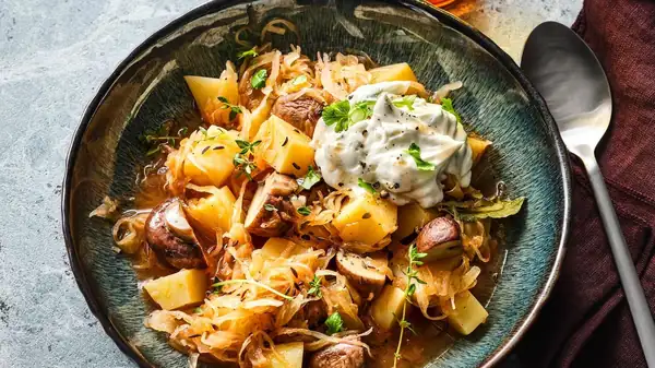 Vegetarian dish from Hungary: Szegediner potato goulash