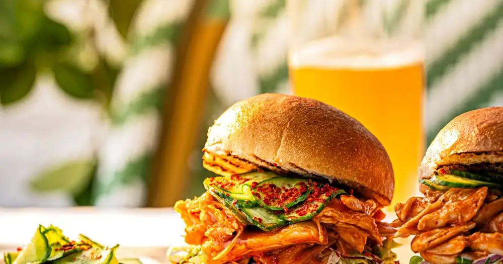 Buffalo chicken burger & creamy slaw