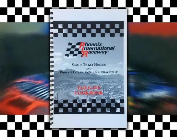 ¡Hay que usar Dr. Pepper! La colorida historia de los libros de cocina sobre carreras de autos