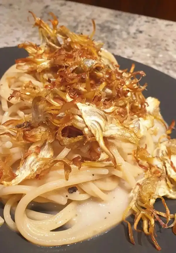 Cacio e pepe with fried artichokes