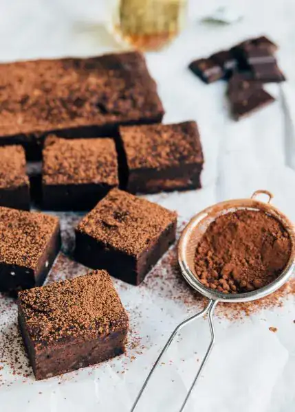 Brownies más saludables hechos en la freidora de aire