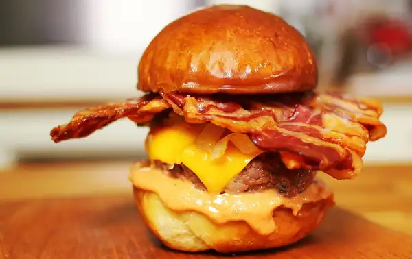 Mega hamburguesa de tocino