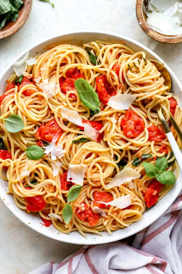 Pasta con tomate fresco en 20 minutos