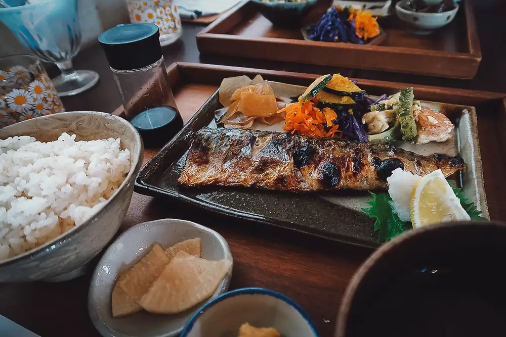 17 Restaurants to Visit for Amazing Food in Okinawa