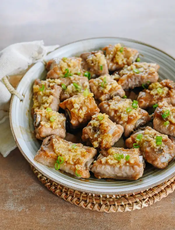 Steamed Garlic Ribs with Taro
