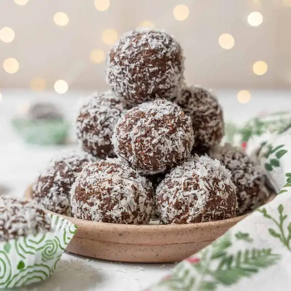 Chocolate Coconut Balls (Bolitas de Coco)