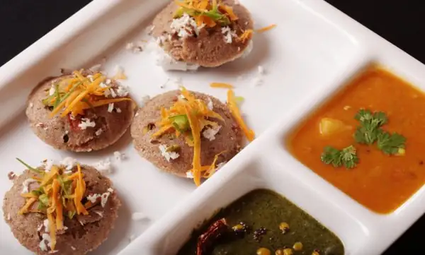 Idli fácil de lentejas con chutney de pepino खीरे की चटनी के साथ दाल इडली Receta