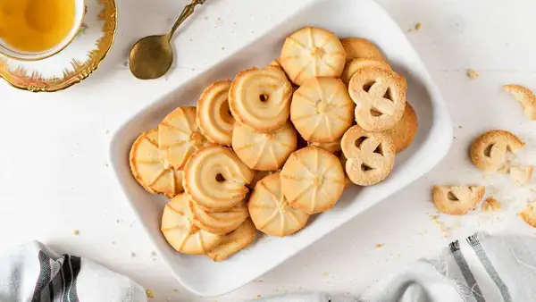 Grandma's butter biscuits, a scent you won't forget (and the crispness is chemical)