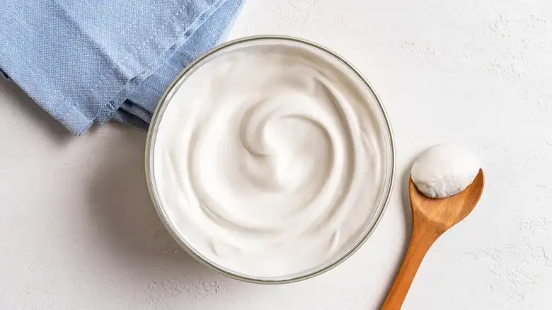 Greek yogurt or goat yogurt: what does each one provide according to the figures?