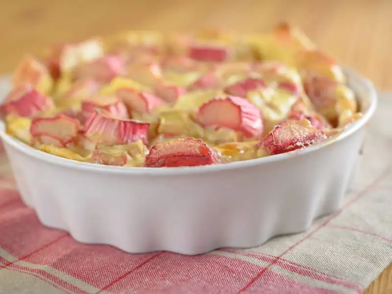Rhubarb clafoutis: the easy recipe