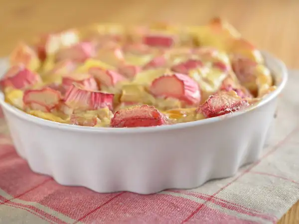 Rhubarb clafoutis: the easy recipe
