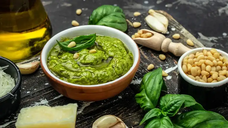 La forma sencilla de evitar que el pesto se ponga marrón
