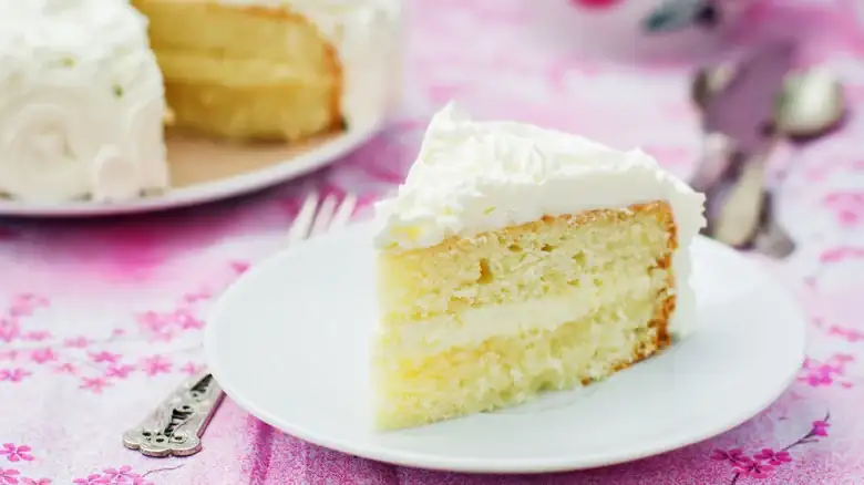 The Vanilla Extract Swap That Adds A Touch Of Spice To Your Cakes