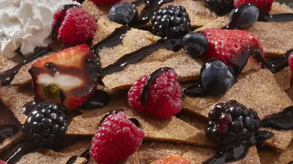 Cómo transformar tortillas en nachos de postre