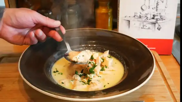 Sopa de trucha con mantequilla (con vídeo)