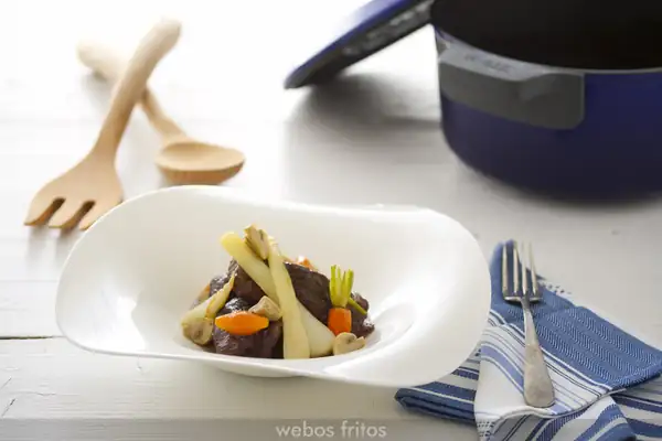 Ternera à la bourguignon