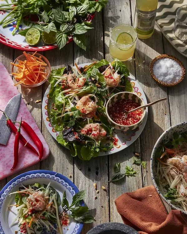 Tartas de lechuga con gambas y papaya al estilo vietnamita