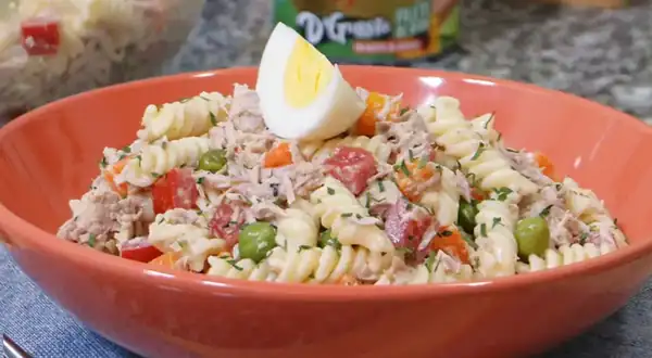 Noodle salad with tuna (VIDEO)
