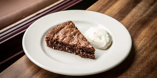 Bitter chocolate and almond cake