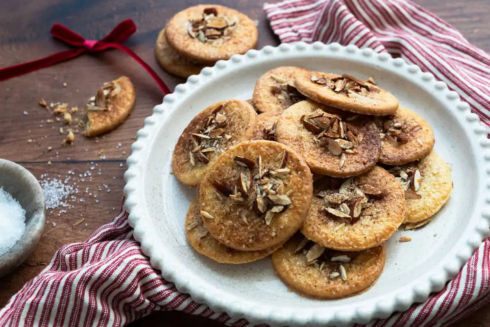 Sandwich biscuits