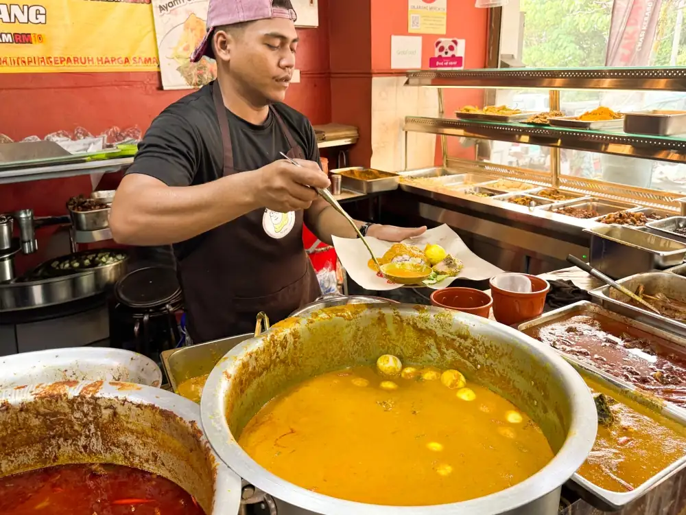 Head to Kak Dah Nasi Berlauk in Ampang for ‘ori Kelate’ flavours and the rarely seen ‘kerabu sare’