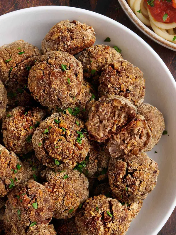 These vegan meatballs might just fool the meat lovers 😍