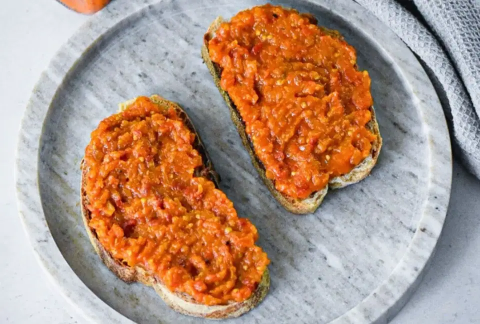 Receta de Zacuscă: crema para untar de verduras asadas rumana