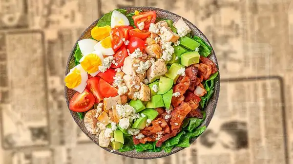 El origen improvisado de la clásica ensalada Cobb