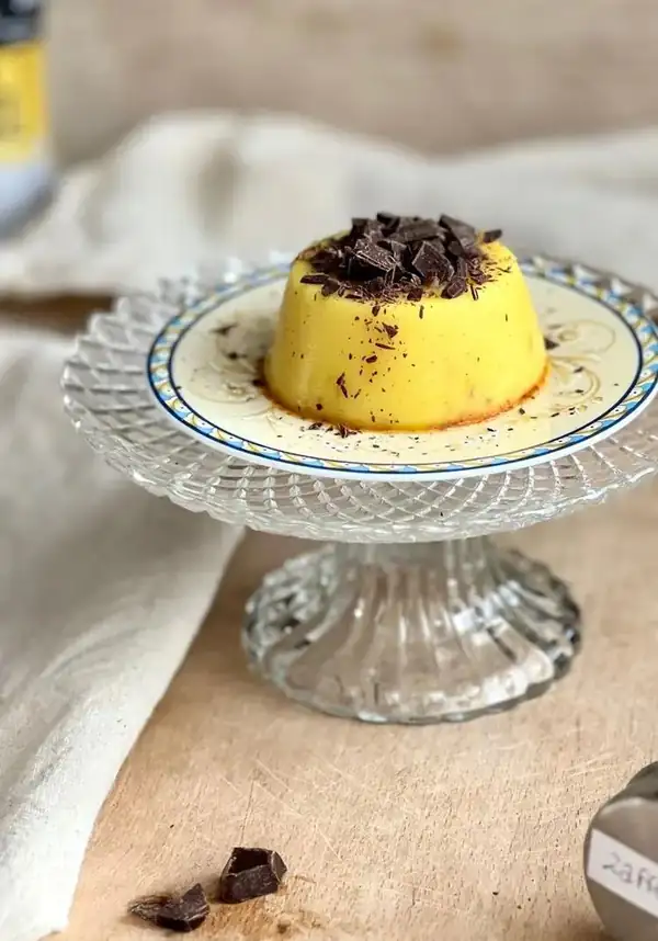 VANILLA AND SAFFRON DESSERT with extra dark chocolate chips