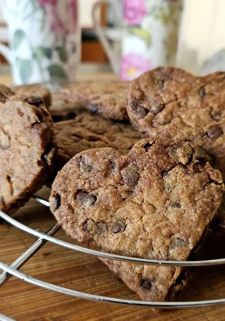 Chocolate Chip and Saffron Cookies