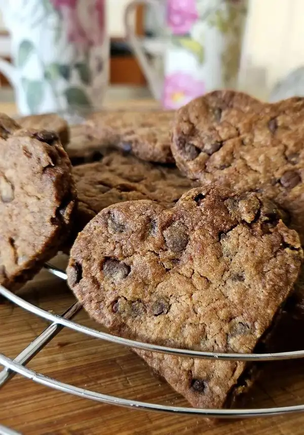 Chocolate Chip and Saffron Cookies