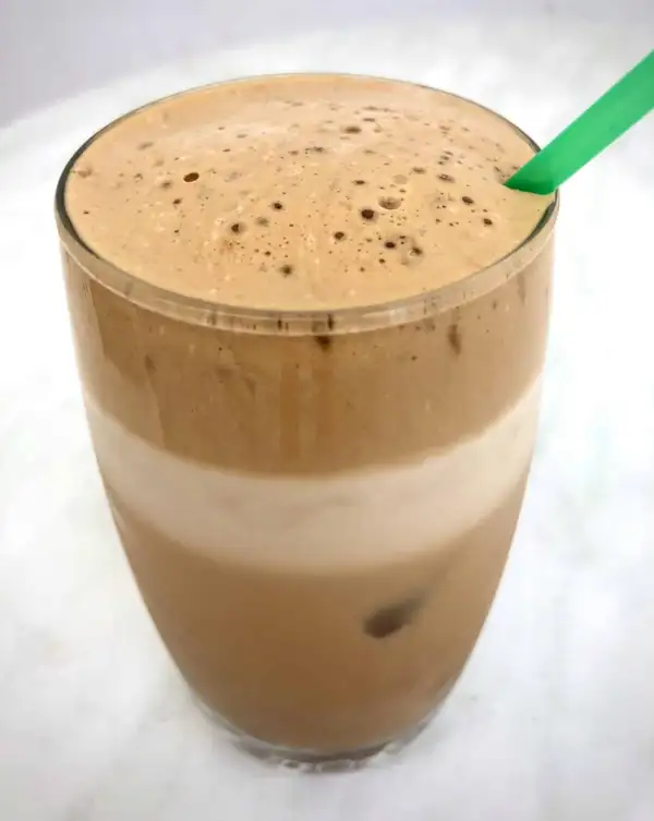Cómo preparar el mejor café frappé griego (café helado)