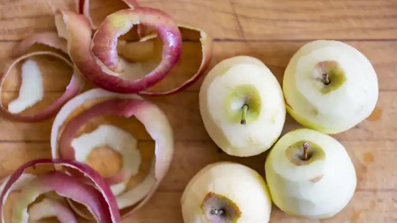How To Turn Apple Peels Into The Perfect Salad Topping