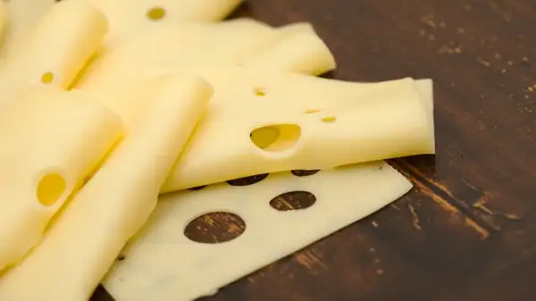 La única herramienta necesaria para obtener queso perfectamente cortado en lonchas siempre