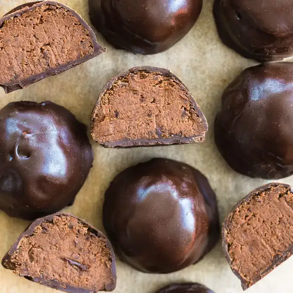 Healthy Chocolate Snack Balls