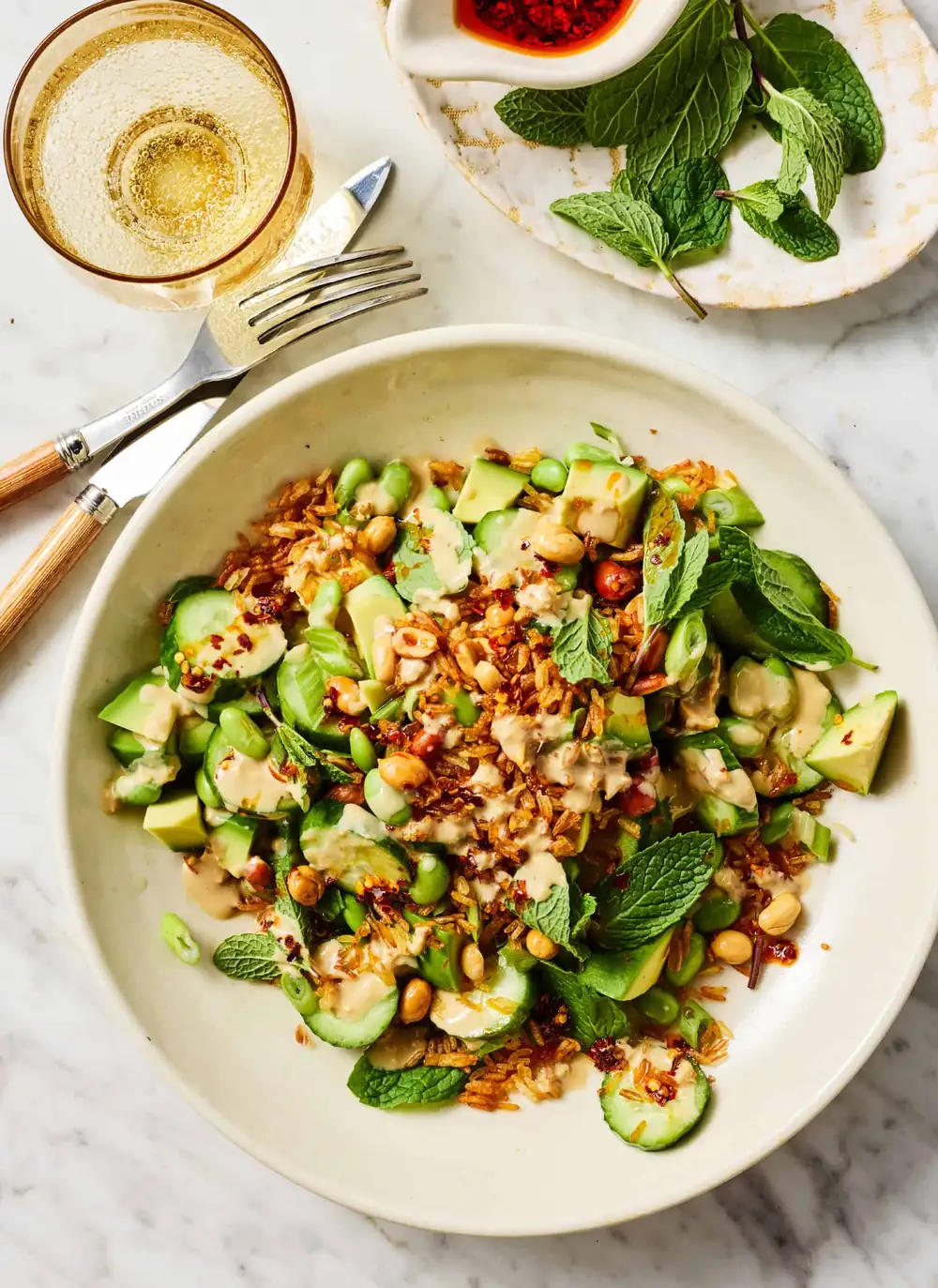 Esta ensalada de arroz crujiente está tan buena que ya la he preparado 3 veces este verano