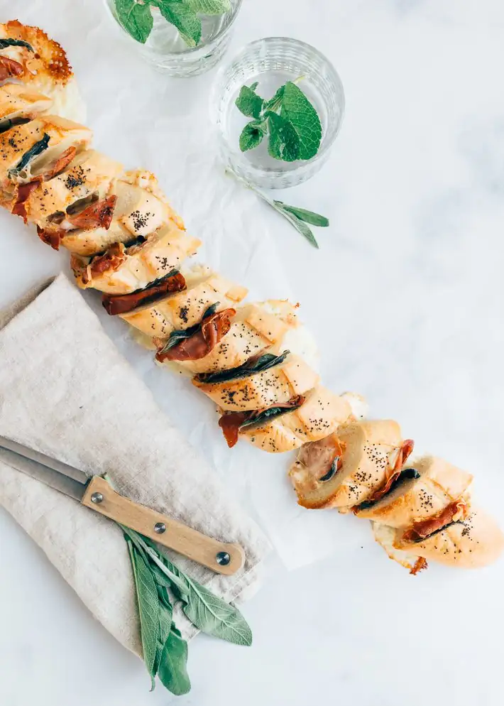 Partybrood met prosciutto en taleggio