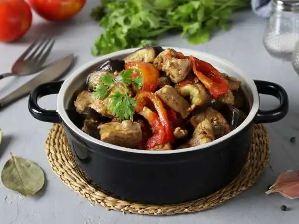 Stewed pork with eggplant and tomatoes