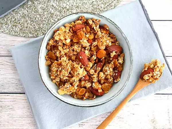 Homemade muesli recipe with oats and nuts