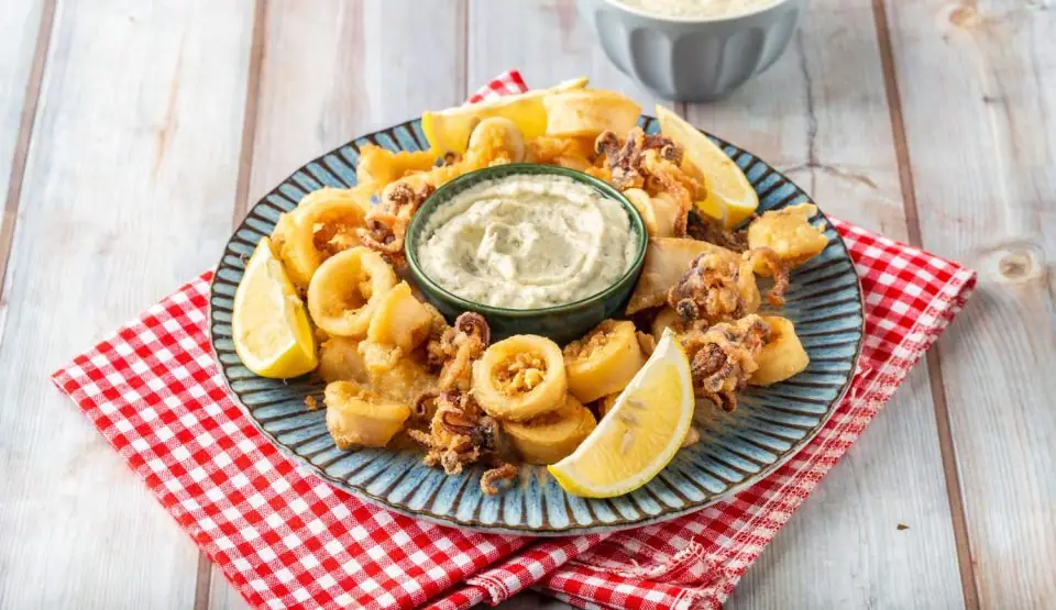 La mejor receta de calamares fritos con salsa tártara