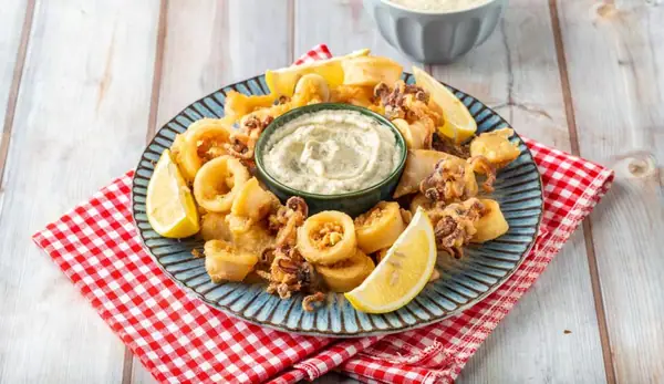 La mejor receta de calamares fritos con salsa tártara