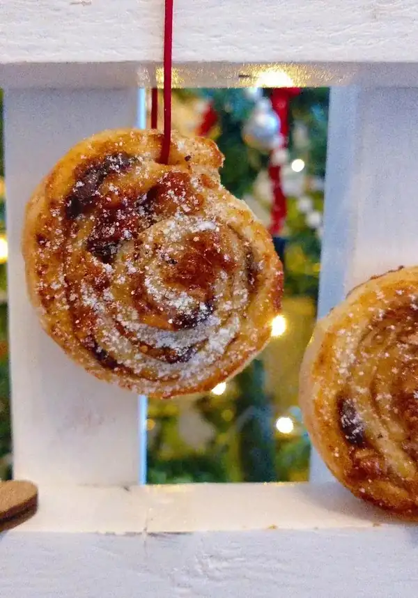 Puff pastry rolls, fig jam, walnuts and dark chocolate chips