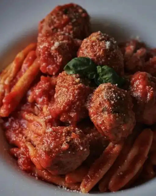 Pasta with meatballs in sauce