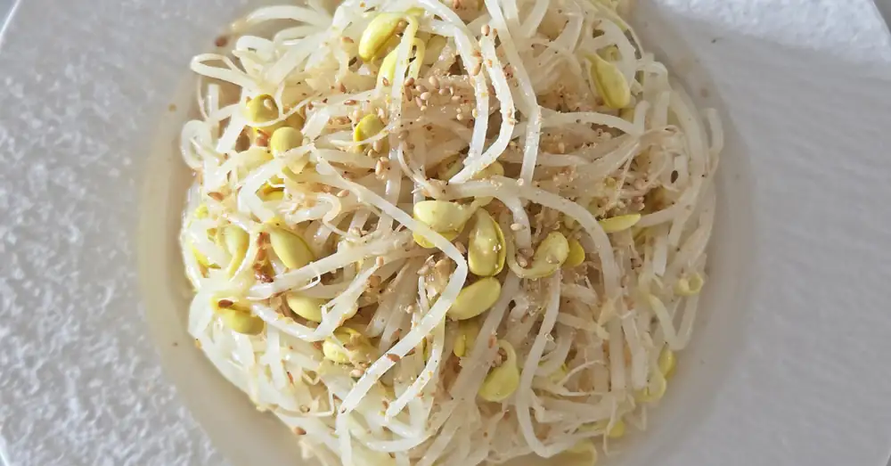 White Bean Sprout Salad Recipe with Enhanced Umami Flavor from Tuna Extract