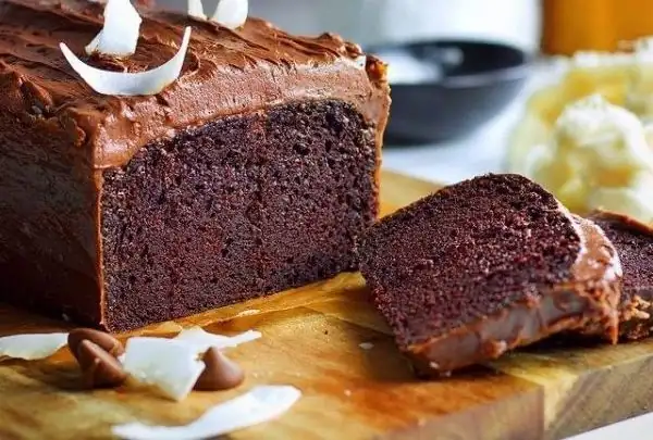 Rich Chocolate Cake with Milk Chocolate Ganache