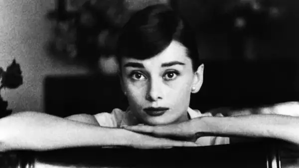 ¿El secreto del pastel de chocolate de Audrey Hepburn? Una cantidad sorprendente de huevos