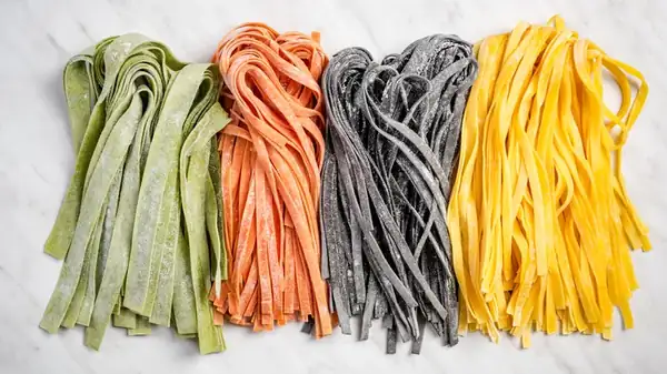 Un truco para darle fácilmente un toque de color a tu pasta casera