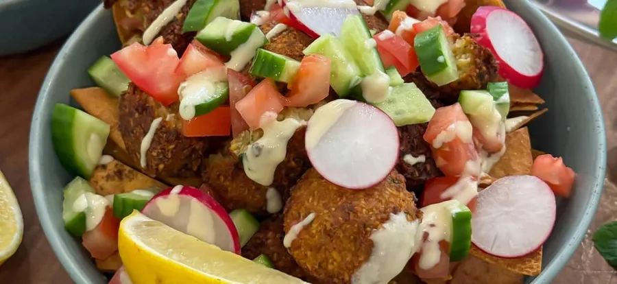 Falafel mezze nachos