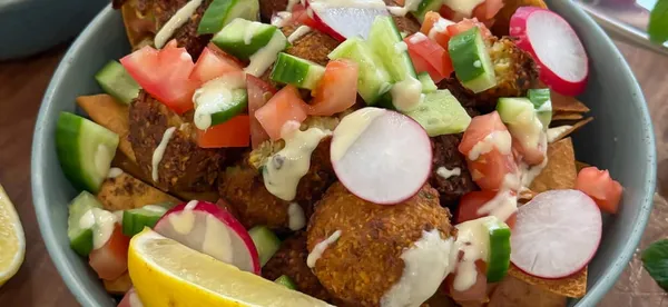 Falafel mezze nachos