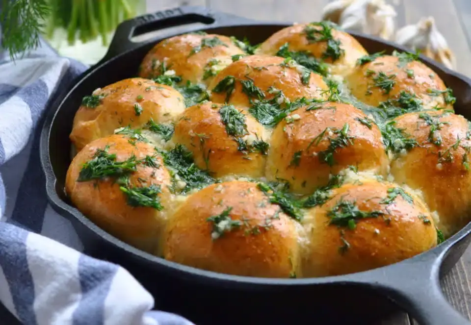 Garlic Rolls (Ukrainian Pampushki)